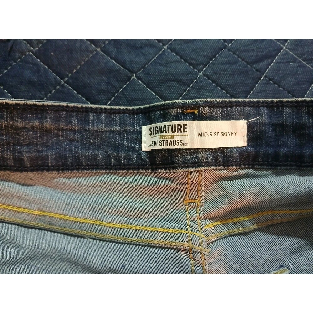 Signature By Levi Strauss Jeans Womens 12 Blue Denim Skinny Leg Stretch Mid Rise - Picture 7 of 9